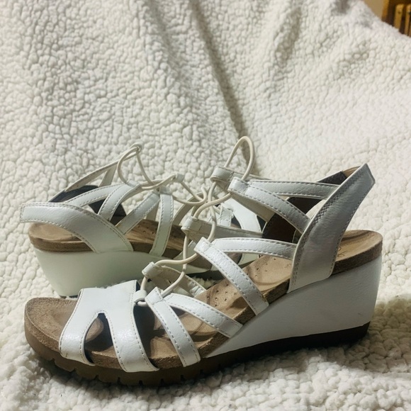 Life Stride White Wedge Sandals with Strappy Design - Picture 1 of 3